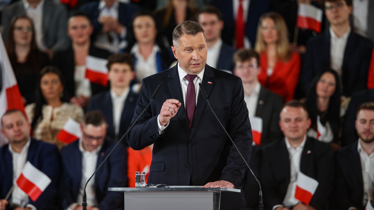 Kraków, 07.03.2026. Poseł PiS Przemysław Czarnek (C) podczas konwencji Prawa i Sprawiedliwości w Krakowie, 7 bm. Poseł PiS Przemysław Czarnek został kandydatem Prawa i Sprawiedliwości na premiera. (sko) PAP/Łukasz Gągulski