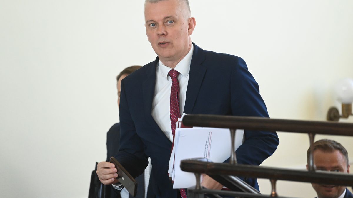 Tomasz Siemoniak
Warszawa, 21.05.2024. Minister spraw wewnetrznych i administracji Tomasz Siemoniak przed posiedzeniem rzadu w KPRM w Warszawie, 21 bm. Na posiedzeniu ukonczony zostanie projekt ustawy o komisji ds. wplyw�w rosyjskich (ad) PAP/Piotr Nowak
Piotr Nowak
kancelaria prezesa rady ministr�, kancelaria prezesa rady ministr�w, kprm, polityk polityka, posiedzenie, rada ministr�w, rzad, rzadu, komisja, ustawa, wplywy, ministr�w, portret