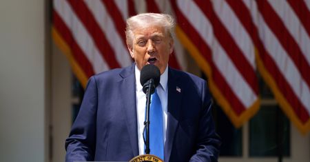 Trump uderza w Iran. "Wstrzymać wszelkie zakupy"