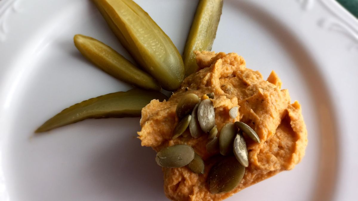 Wegański smalec najlepiej smakuje w towarzystwie świeżego pieczywa