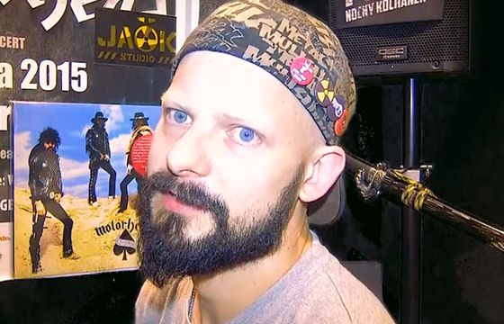 Pyta.pl rozstała się z Mikołajem „Jaokiem” Januszem, spór o obrażanie rozmówców, klipy z alkoholikami i pieniądze z reklam (wideo)