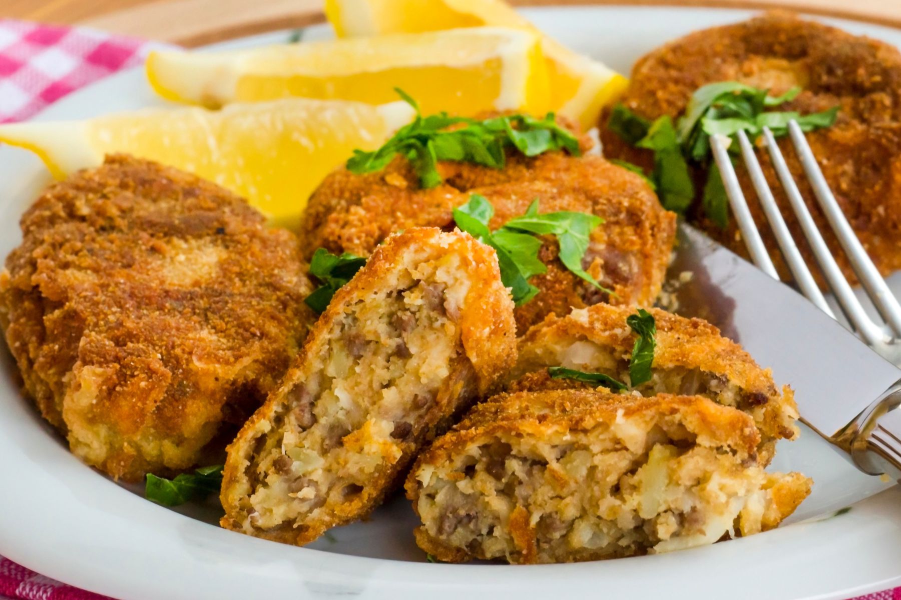 Turcy tak robią kotlety mielone. Dzięki metodzie 1:1 są bardzo soczyste