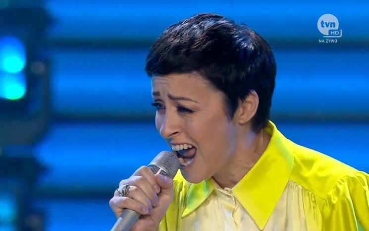 Podczas występu Natalii Przybysz na Top of The Top Sopot Festivalu było słychać też inny głos zza kulis