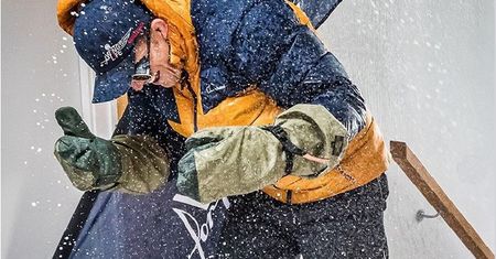 Były rugbista pokazuje, że nie ma rzeczy niemożliwych. W domu "zdobył" Mount Everest
