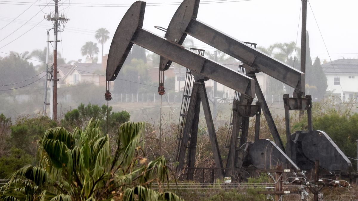 Oil Prices Drop Over Demand Concerns As China Imposes Covid Lockdowns
LOS ANGELES, CALIFORNIA - MARCH 28: An oil pumpjack (R) operates as another (C) stands idle on March 28, 2022 in Los Angeles, California. U.S. oil prices fell 7 percent to $105.96 per barrel while Brent crude lost 6.8 percent over demand concerns as China begins to implement a mass COVID-19 lockdown in Shanghai. (Photo by Mario Tama/Getty Images)
Mario Tama