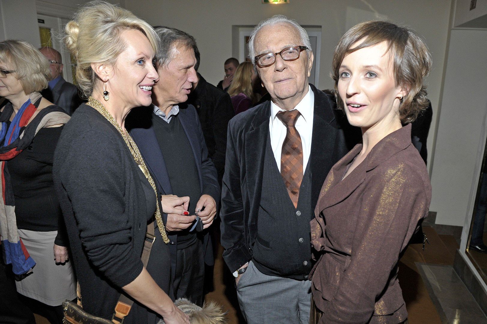 Łapiccy na premierze przedstawienia teatralnego ,,Szkoła żon&#34;.