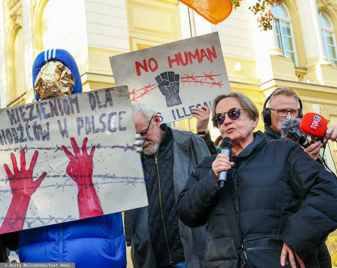 Azyl, prawo, konstytucja! - protest przed kancelarią premiera