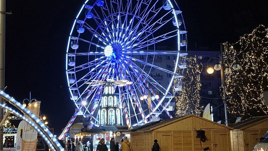 Częstochowa szykuje się na uroczyste otwarcie tegorocznego jarmarku bożonarodzeniowego.