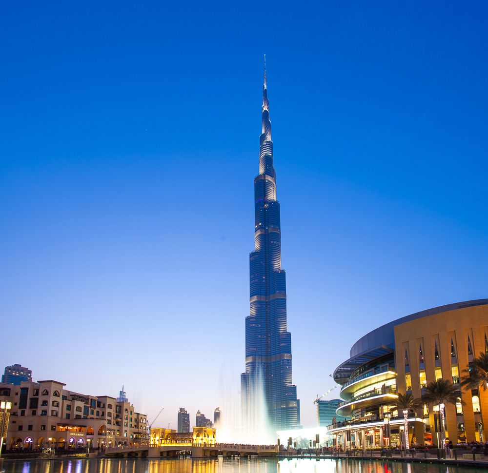 Burj Khalifa, zdjęcie poziome wyprostowane funkcją Upright. Canon 5D mark II,17 mm, 1/0.125 s, f/9, ISO 50