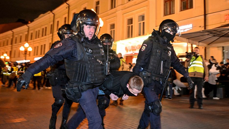 Temporary
Police officers detain a man in Moscow on September 21, 2022, following calls to protest against partial mobilisation announced by President Vladimir Putin. - President Vladimir Putin called up Russian military reservists on September 21, saying his promise to use all military means in Ukraine was "no bluff," and hinting that Moscow was prepared to use nuclear weapons. His mobilisation call comes as Moscow-held regions of Ukraine prepare to hold annexation referendums this week, dramatically upping the stakes in the seven-month conflict by allowing Moscow to accuse Ukraine of attacking Russian territory. (Photo by Alexander NEMENOV / AFP)
ALEXANDER NEMENOV