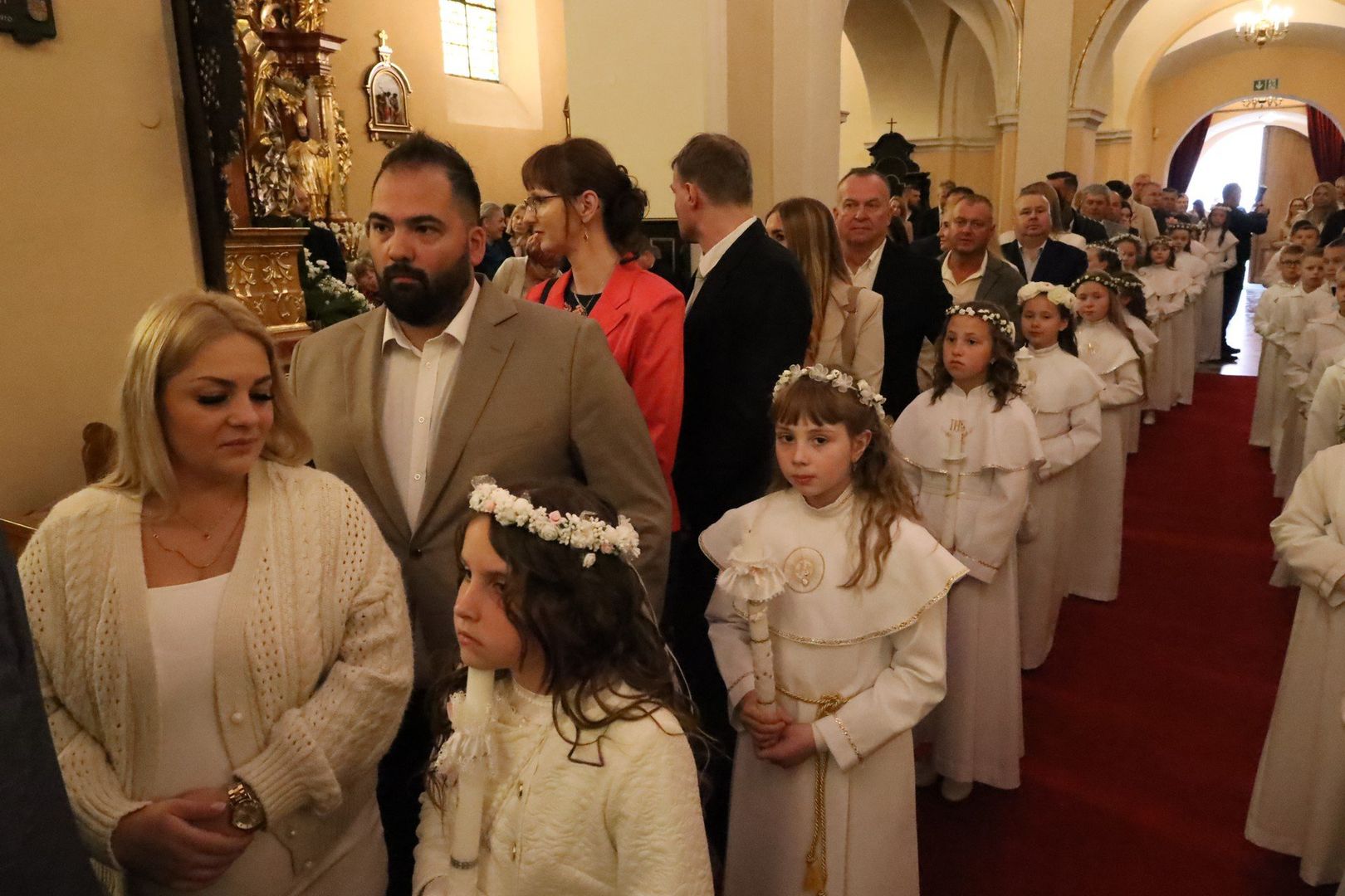 W tym ważnym dniu dzieciom towarzyszyły rodziny, najbliżsi i znajomi