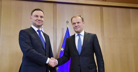 Tusk kandydatem na premiera, Kaczyński unika prezydenta. Ruszają rozmowy o nowym rządzie