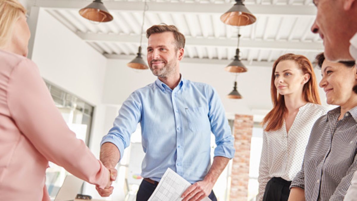 Jakie są cele holdingu i jakie są zalety? 