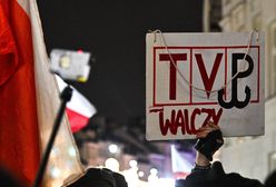 Posłowie zamknięci w budynku? Gliński oskarża policję o brak działań