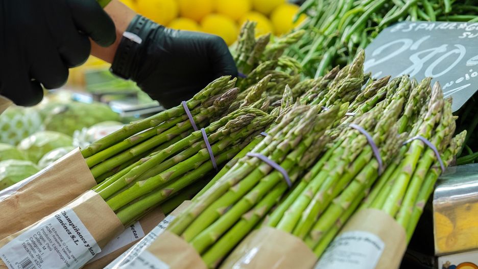 Hit cenowy na szparagi. W tym supermarkecie zapłacisz najmniej