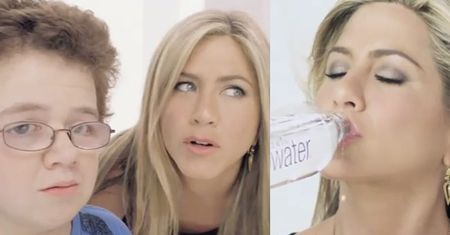 Aniston reklamuje… luksusową wodę mineralną!