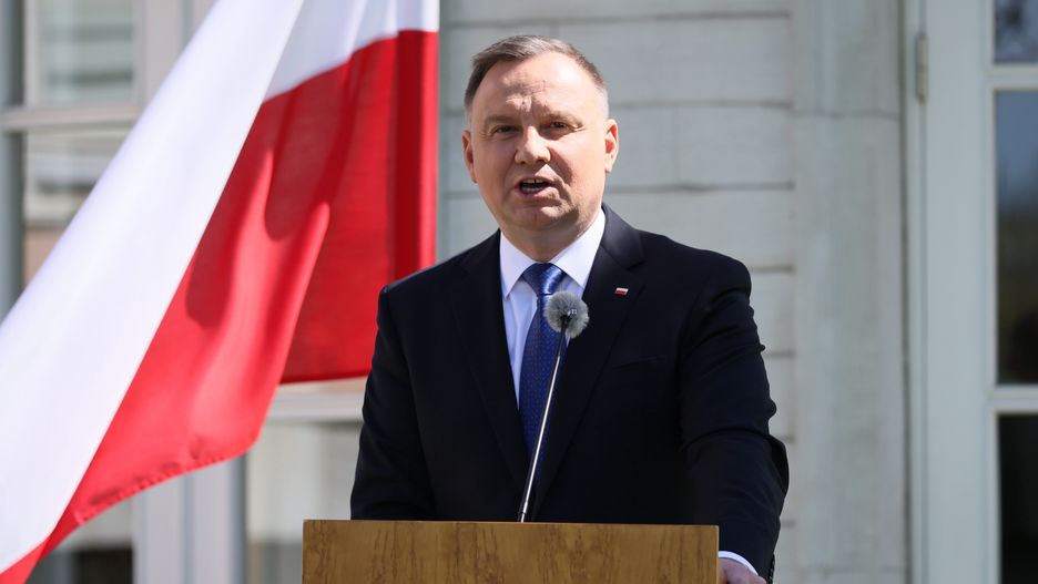 Andrzej DudaTallin, Estonia, 13.05.2022. Prezydent RP Andrzej Duda podczas wsp�lnej konferencji prasowej z prezydentem Estonii Alarem Karisem przed Pa�acem Kadriorg w Tallinie, 13 bm. Prezydent Duda przebywa z dwudniow� wizyt� w Republice Estonii. (jm) PAP/Leszek Szyma�skiLeszek Szyma�skidyplomacja, polityk, polityk polityka, polityka, rozmowy, spotkanie, wizyta, zagraniczna