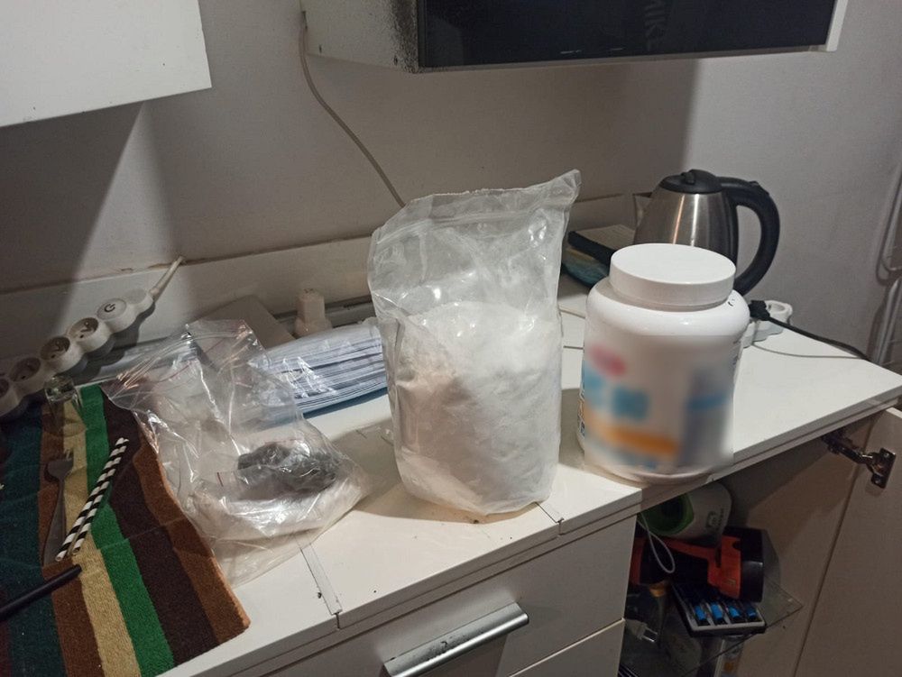 Warszawa. Duże ilości narkotyków i czterech zatrzymanych. Jest decyzja sądu