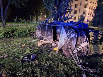 Wypadek w Krakowie. Nie żyje 16-latek. Dwie osoby wypadły z auta