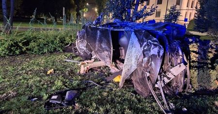 Wypadek w Krakowie. Nie żyje 16-latek. Dwie osoby wypadły z auta