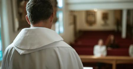 Znów o nim głośno. Ksiądz Krystian K. przyłapany z narkotykami