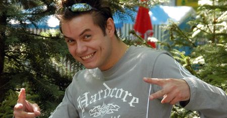 39-letni Bartek Wrona przypomina o sobie w śniadaniówce. Bardzo się zmienił? (ZDJĘCIA)