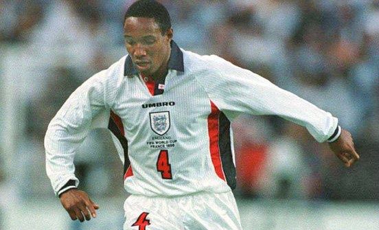 Paul Ince w reprezentacji na mundialu w 1998 roku fot. https://www.sporting-heroes.net/