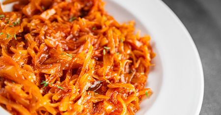 Kapusta po budapesztańsku powala na kolana. Nawet bigos wypada przy niej blado