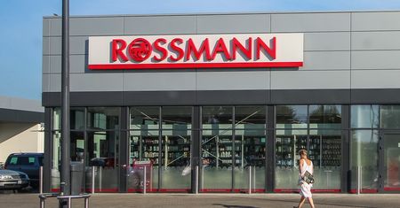 Nie, Rossmann nie organizuje loterii z okazji zamknięcia sklepu
