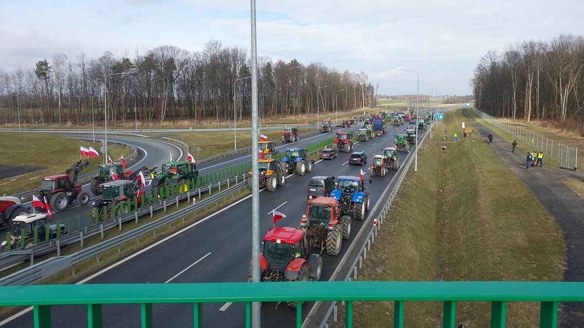 Drugi dzień protestu rolników w Kraśniku na S19