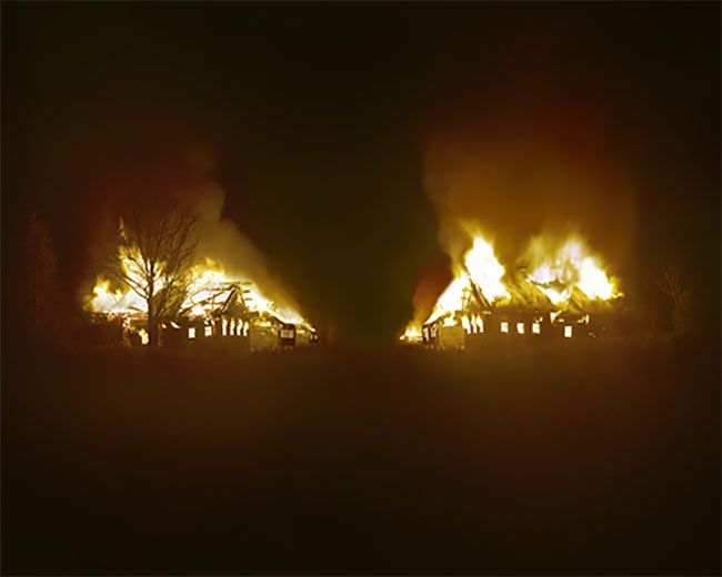 Danila Tkachenko podpala wioski i je fotografuje. Czego nie robi się dla sztuki? 6