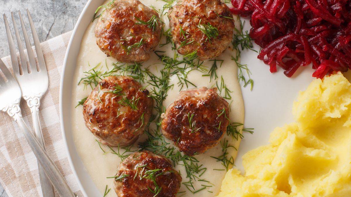 Dzięki małemu dodatkowi, kotlety są jeszcze bardziej soczyste