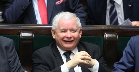 Kaczyński: "Chcemy, by nawet przypadki ciąż bardzo trudnych, KIEDY DZIECKO JEST SKAZANE NA ŚMIERĆ, kończyły się porodem"