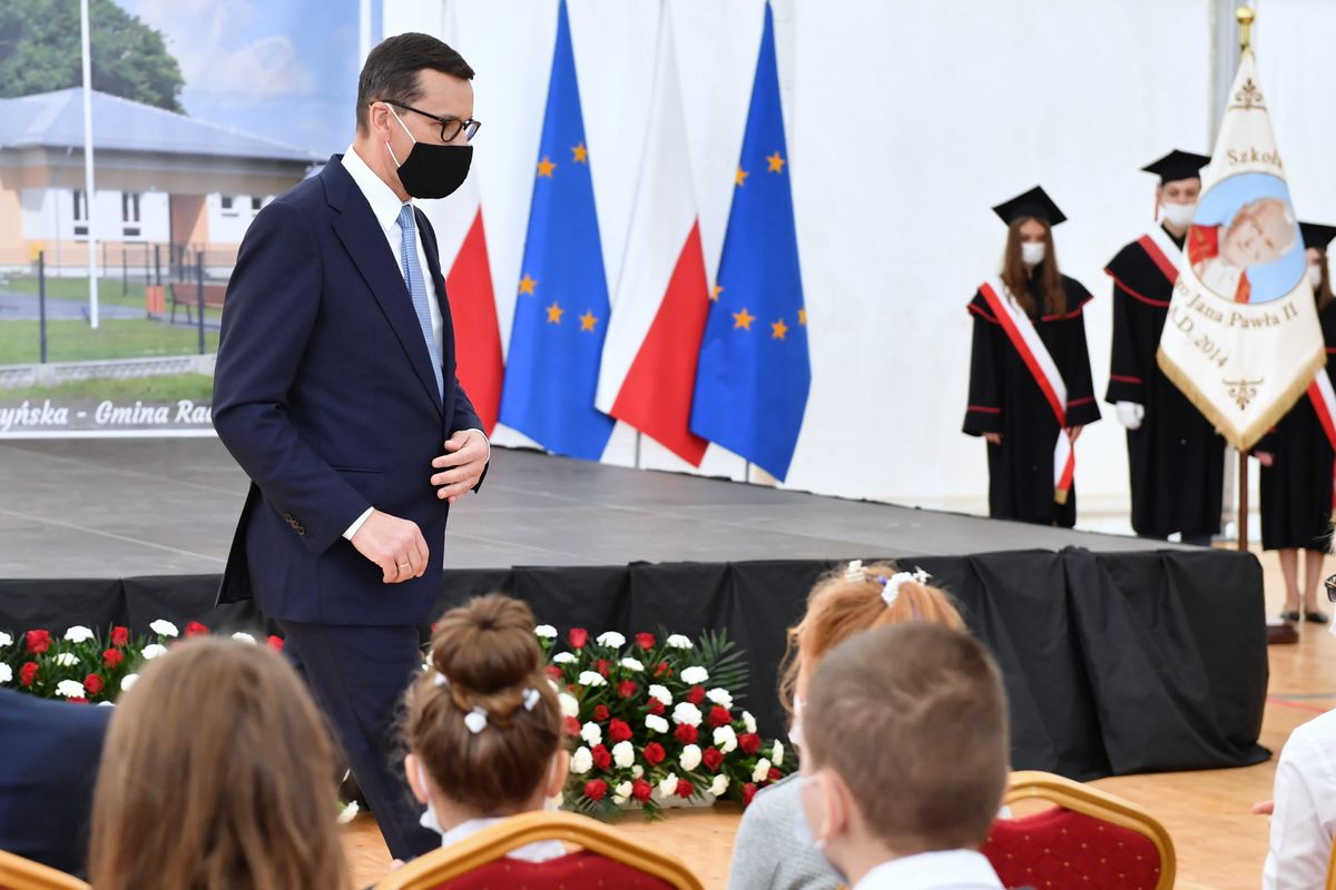 Pierwszy dzień szkoły. Morawiecki do uczniów: Cieszymy się, że wracamy do normalności 