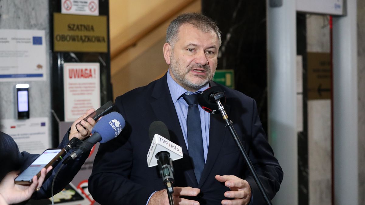 Białystok, 10.12.2025. Minister sprawiedliwości, prokurator generalny Waldemar Żurek podczas briefingu prasowego w siedzibie Sądu Okręgowego w Białymstoku, 10 bm. (sko) PAP/Artur Reszko