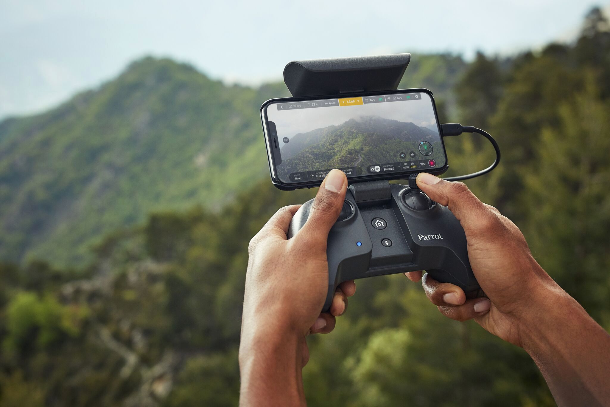 Parrot Anafi - kompaktowy dron, który może mierzyć się z DJI Mavic Air 4