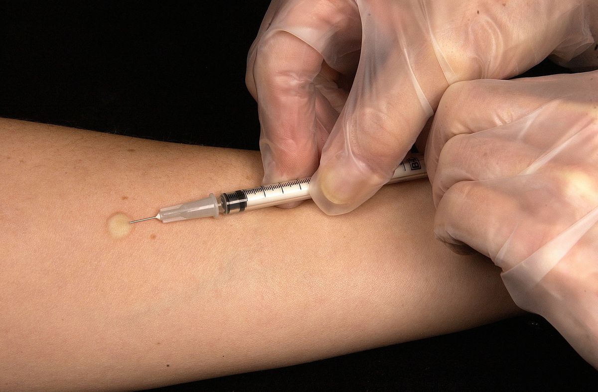 Koronawirus. Naukowcy udowodnili, że szczepionka przeciwko gruźlicy skutecznie chroni przed zakażeniem COVID-19 / foto ilustracyjne