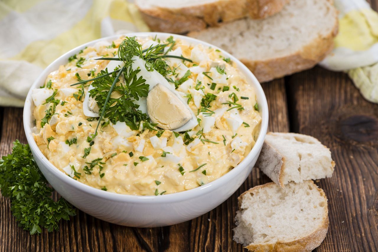 Pasta jajeczna na trzy sposoby. Sprawdzony patent na pożywne śniadanie