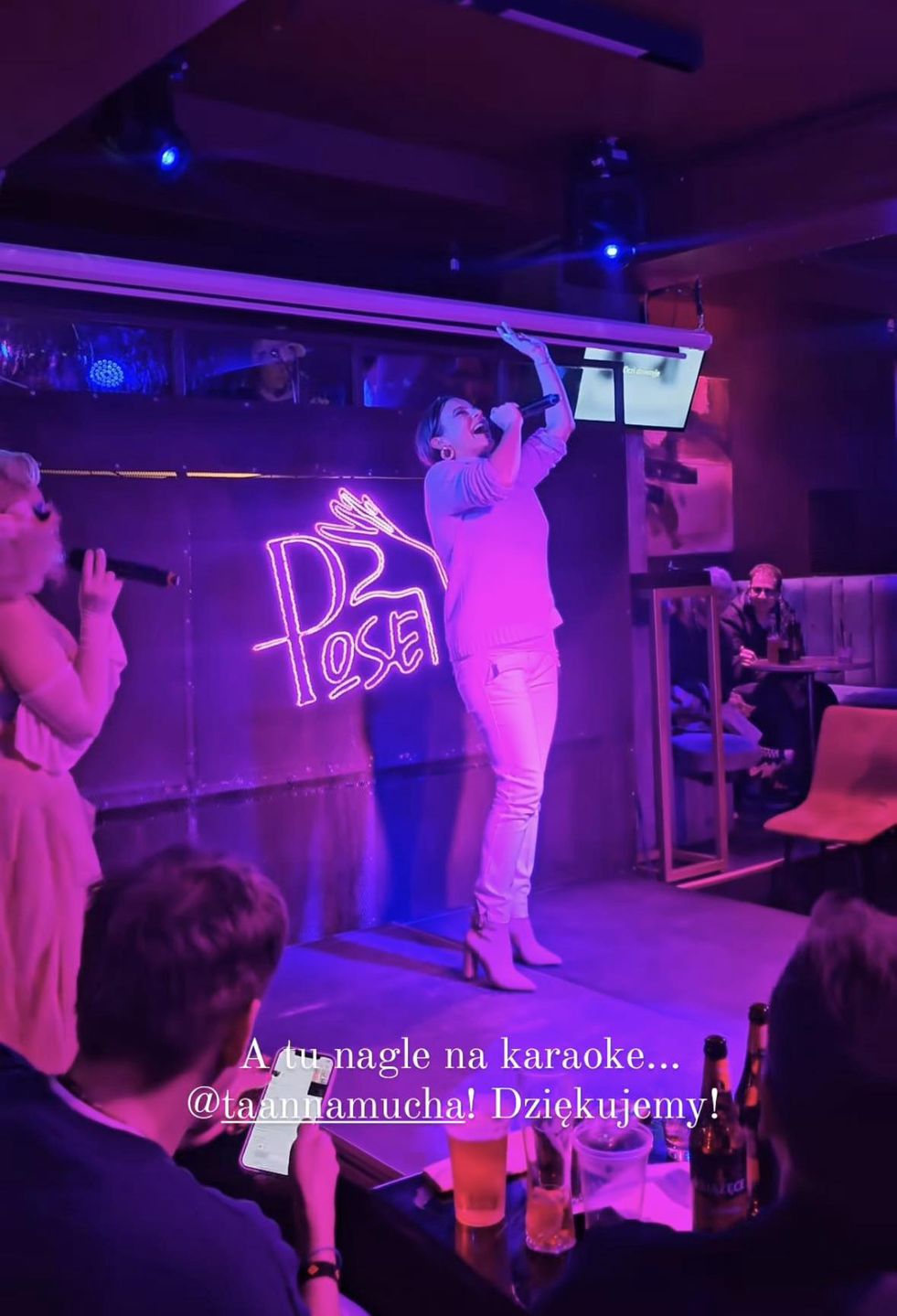Anna Mucha SZALEJE w gejowskim klubie