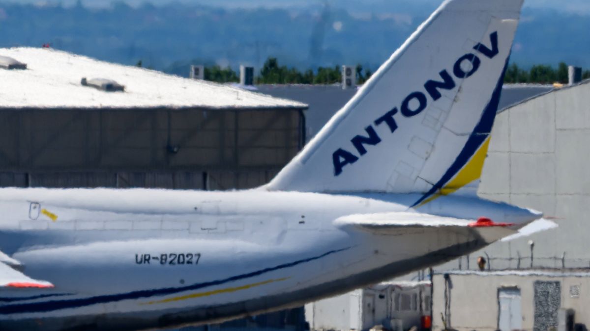 Dron miał celowo uderzyć w skrzydło Antonowa