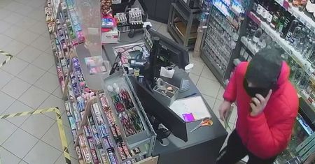 Kradzież w Żabce. Wykorzystał chwilę nieuwagi i ukradł pieniądze ze sklepu