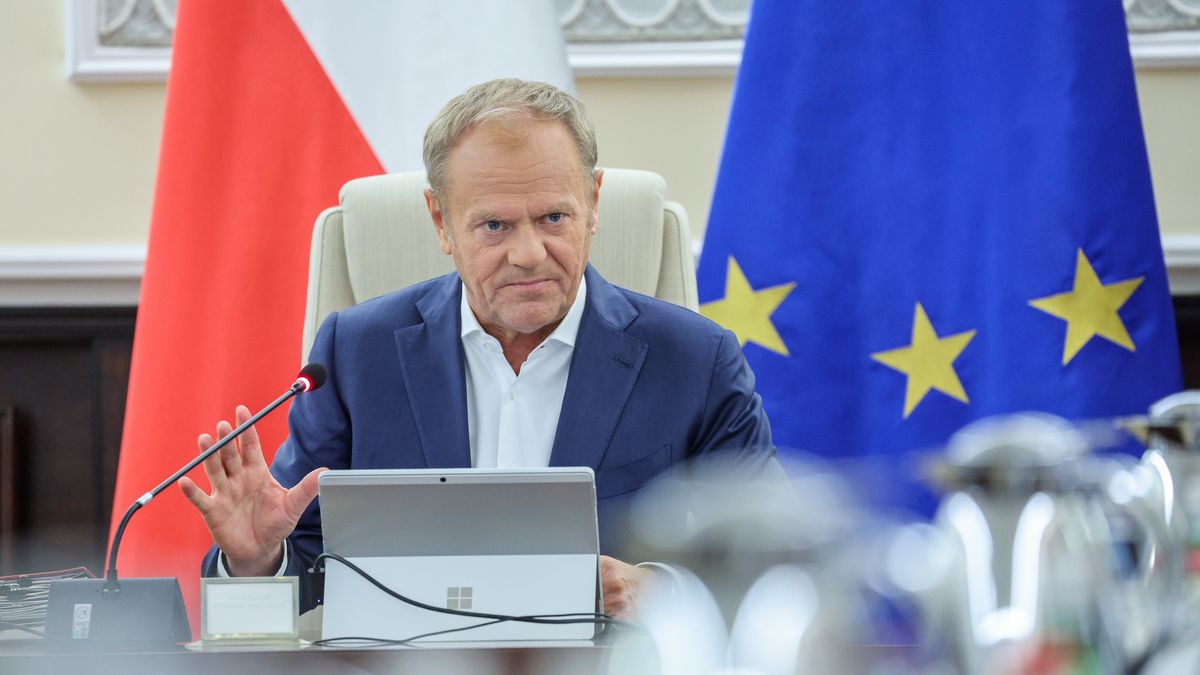 Donald Tusk
Warszawa, 13.05.2025. Premier Donald Tusk podczas posiedzenia rz�du w siedzibie KPRM w Warszawie, 13 bm. W porz�dku obrad Rady Ministr�w znalaz�y si� m.in. trzy projekty ustaw, przygotowane przez MF. Chodzi o nowelizacj� Ordynacji podatkowej, ustawy o funduszach inwestycyjnych i ustawy o obrocie. (amb) PAP/Szymon Pulcyn
Szymon Pulcyn
kancelaria, KPRM, obrady, polityk, polityk polityka, polityka, posiedzenie, prezes rady ministr�w, rada ministr�w, rady ministr�w, rz�d, rz�d Tuska, rz�du, szef rz�du
