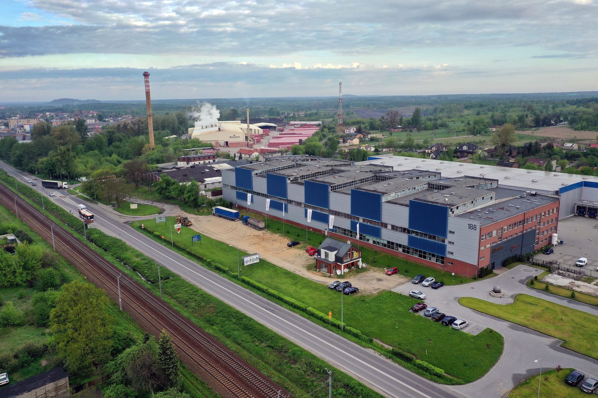 Skarbówka zajęła budynki. Upadek byłej fabryki tapet