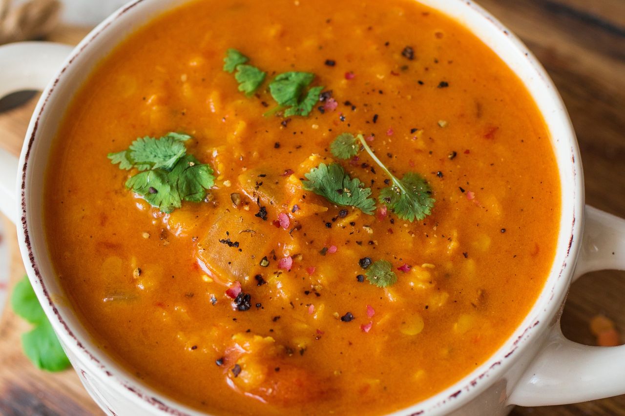 W mroźne wieczory smakuje idealnie. Ta zupa to mój pewniak w okresie jesienno-zimowym