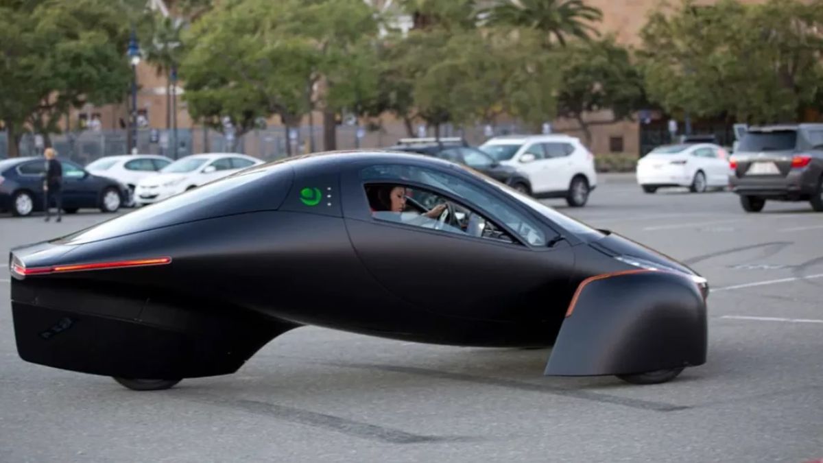 Elektryczne auto, które nie wymaga ładowania. Wykorzystuje energię słoneczną 1