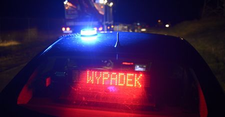 Nowy Borek. Tragedia na drodze. Pieszy potrącony przez 2 samochody