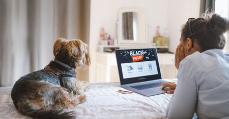 Black Friday. UOKiK uczula, jak nie stracić na nieuczciwych promocjach