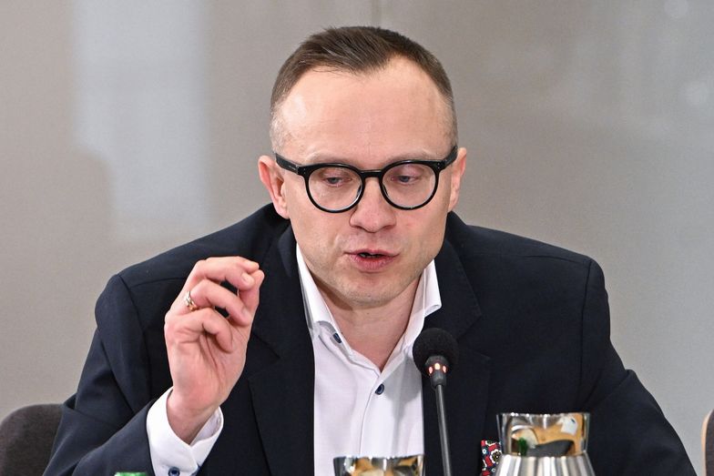 Soboń przed komisją śledczą mówi o "roboczym kontakcie" z Pocztą Polską