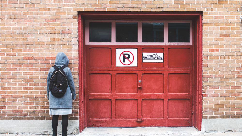 Dziewczyna Mikaela wciąż ucieka przed aparatem, ale mimo to wygląda świetnie 1