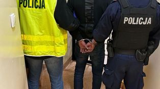 38-latek miał w kieszeniach 11 woreczków z metamfetaminą. Jechał po zażyciu i z sądowym zakazem